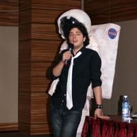 Pics with MaxiMo - D de la conferinta de presa... :D - � Marius Moga �