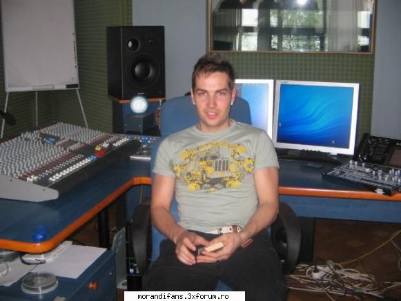 Pics with Randi [ Andrei ] - mda, era fascinat de cartile alea, nu le'a lasat - � Andrei R. T. �