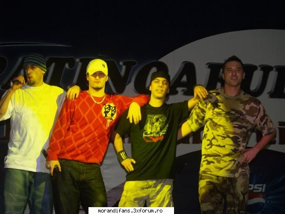Simplu - ce fata are pitic aici - � Other Bands �